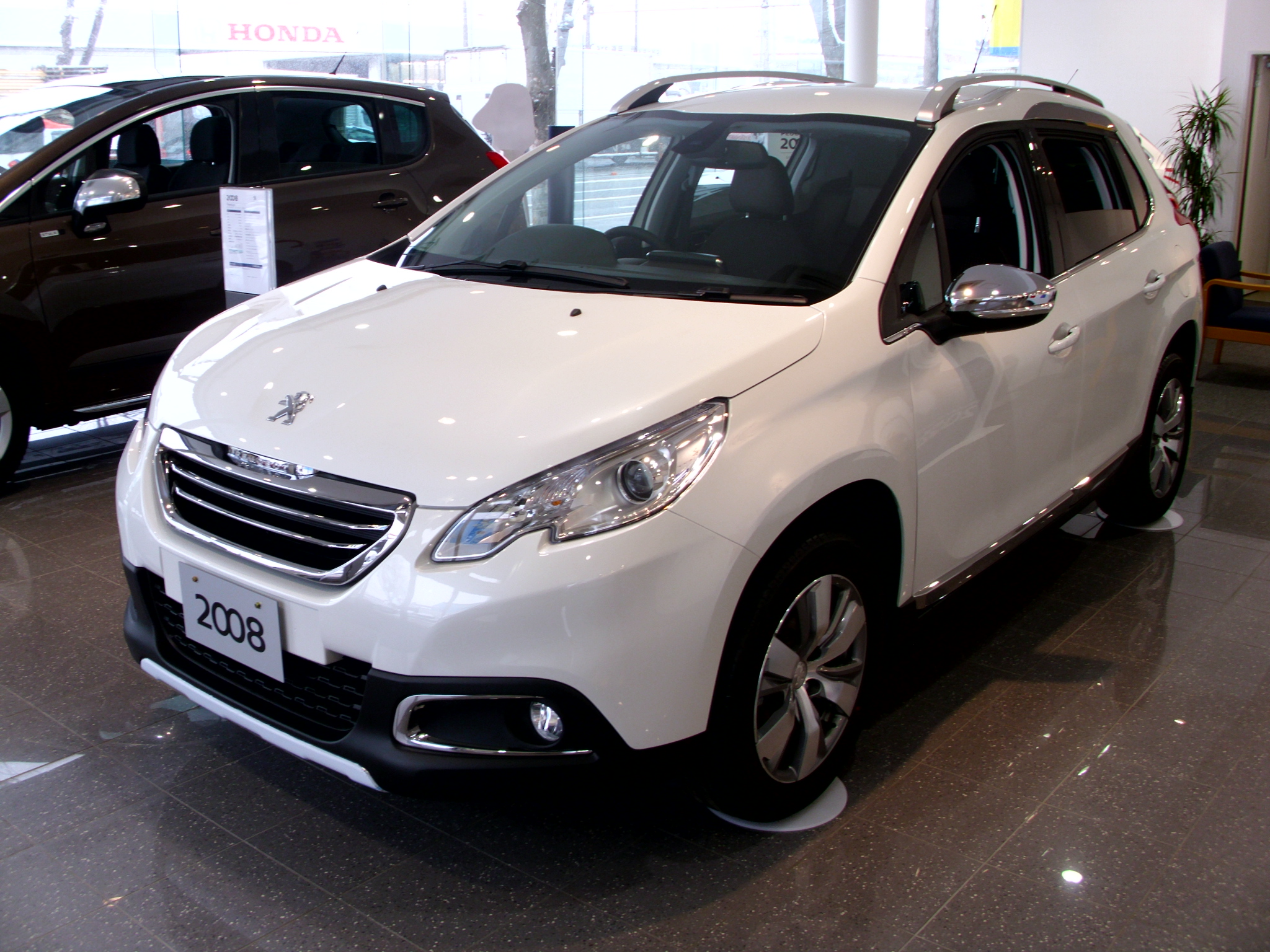 コンパクトＳＵＶ！『2008』デビュー！！