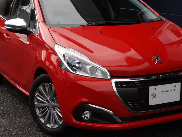 " Peugeot 208 Allure 1.2L EAT6 "