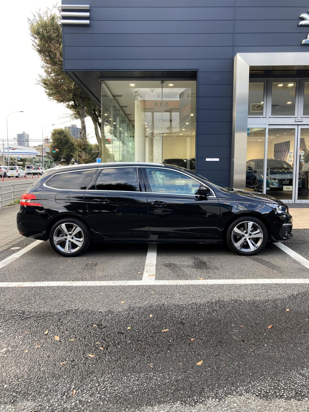 スタイリッシュなSW！プジョー認定中古車のご紹介です～