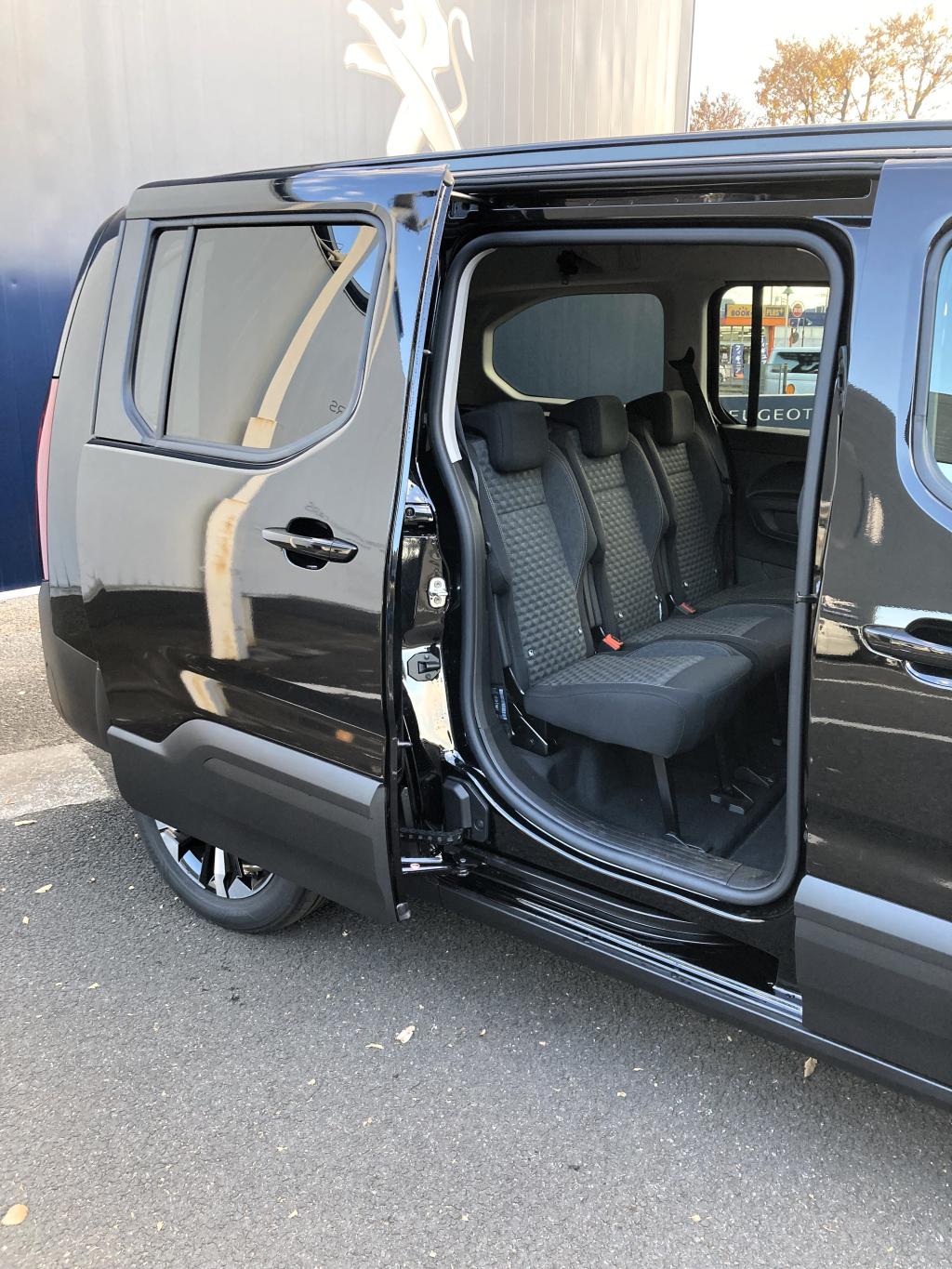 PEUGEOT RIFTER：日常を、冒険に変えるアーバンワゴン