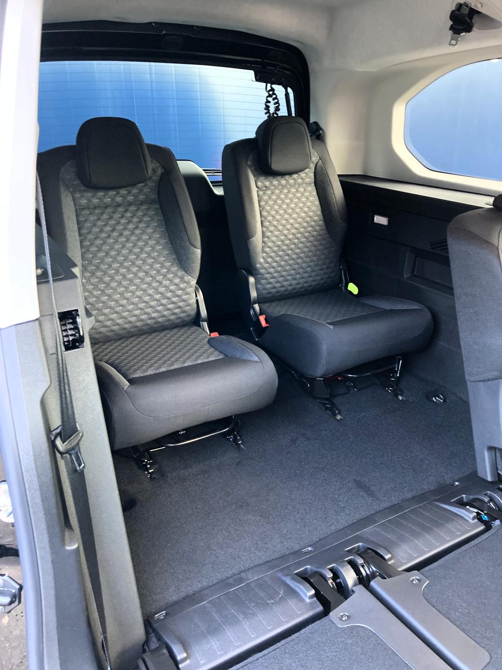 PEUGEOT RIFTER：日常を、冒険に変えるアーバンワゴン