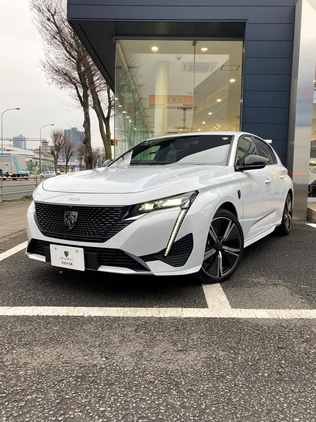 NEW PEUGEOT HYBRID の認定中古車のご紹介です！