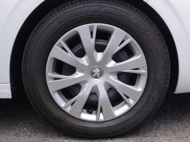 " Peugeot 208 Style F/L 6AT "