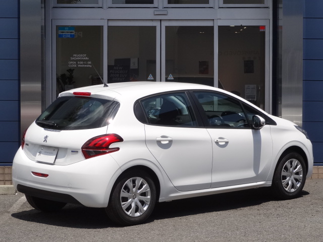 " Peugeot 208 Style F/L 6AT "